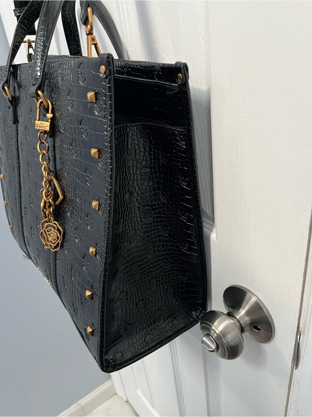 Betsey Johnson Black Skull Studded Shoulder Crossbody Gold Hardware Charm Goth - Picture 3 of 16